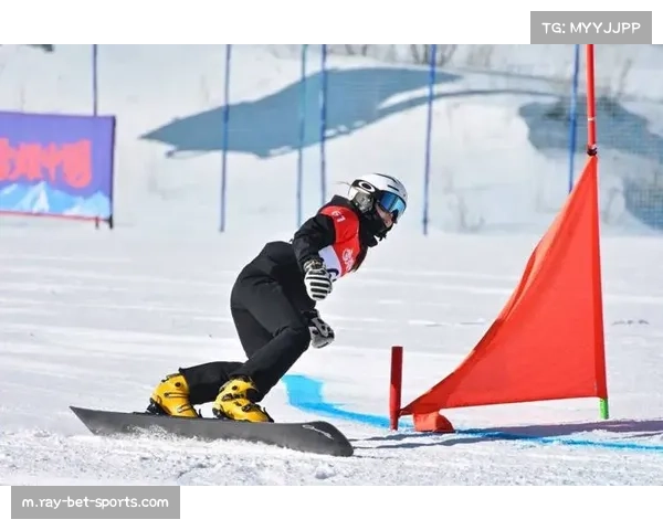 中国选手张小楠单板滑雪女子平行大回转拼进决赛 总分154.50分