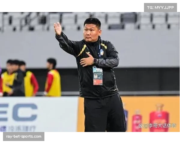 刘建业五后卫体系稳固防守 铜梁龙升班马展现战术纪律性